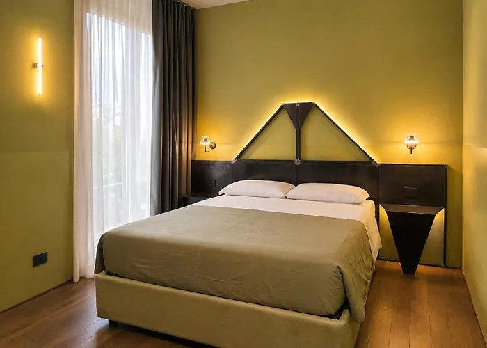 Pensión Chroma Design 4*